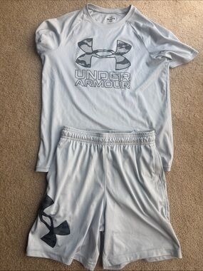 Under Armour Light Gray Athletic Tee & Shorts Set with Camo Logo